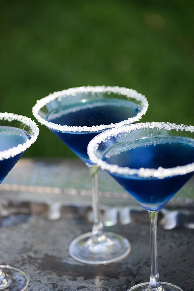 Squeezacle 'World Cocktail Day' Royal Blue Martini mini firm (A10)