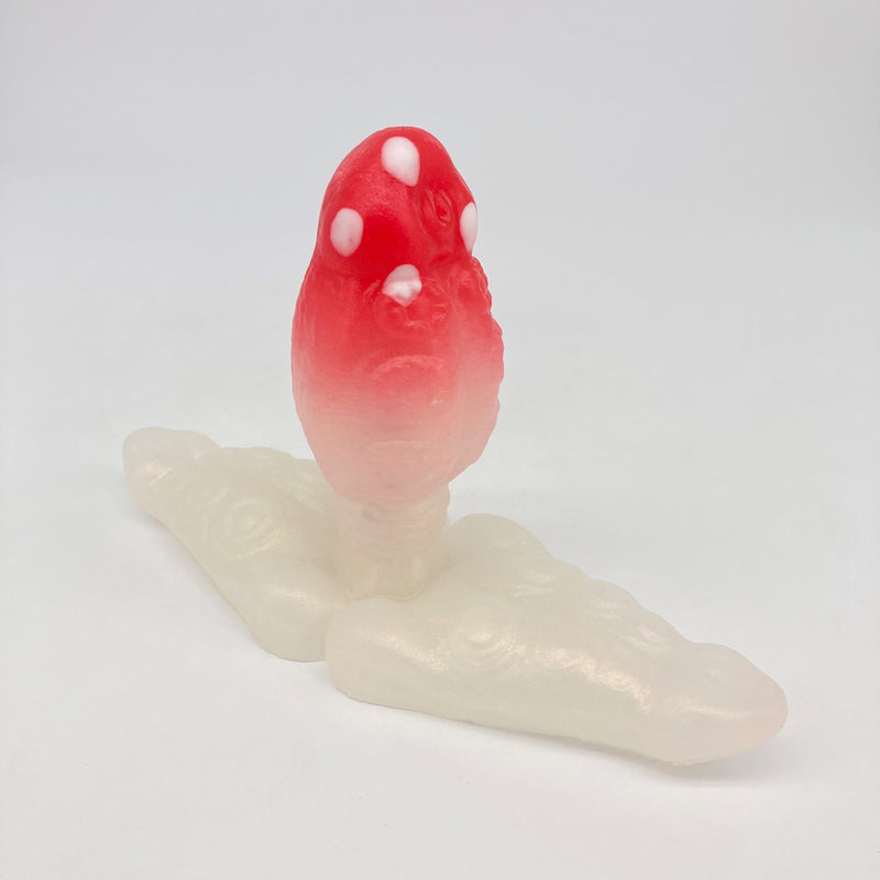 Skwee small plug large base Magical Mushroom GITD soft (OO30)