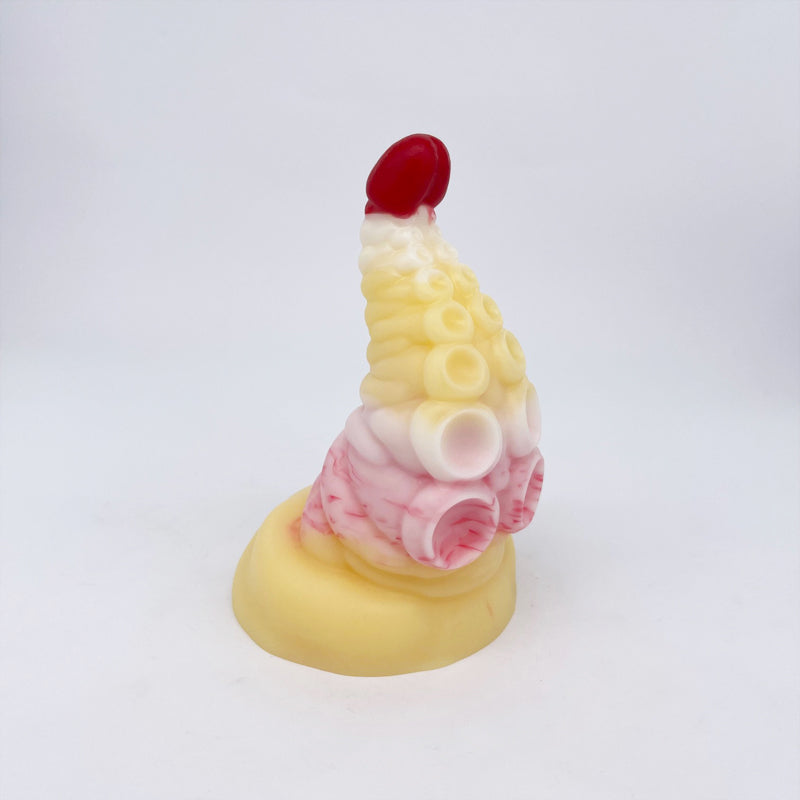 Tenton Strawberry Layer Cake small soft (OO30)
